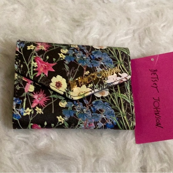 BETSEY JOHNSON, NWT, FLORAL CARD CASE/WALLET - Picture 2 of 15